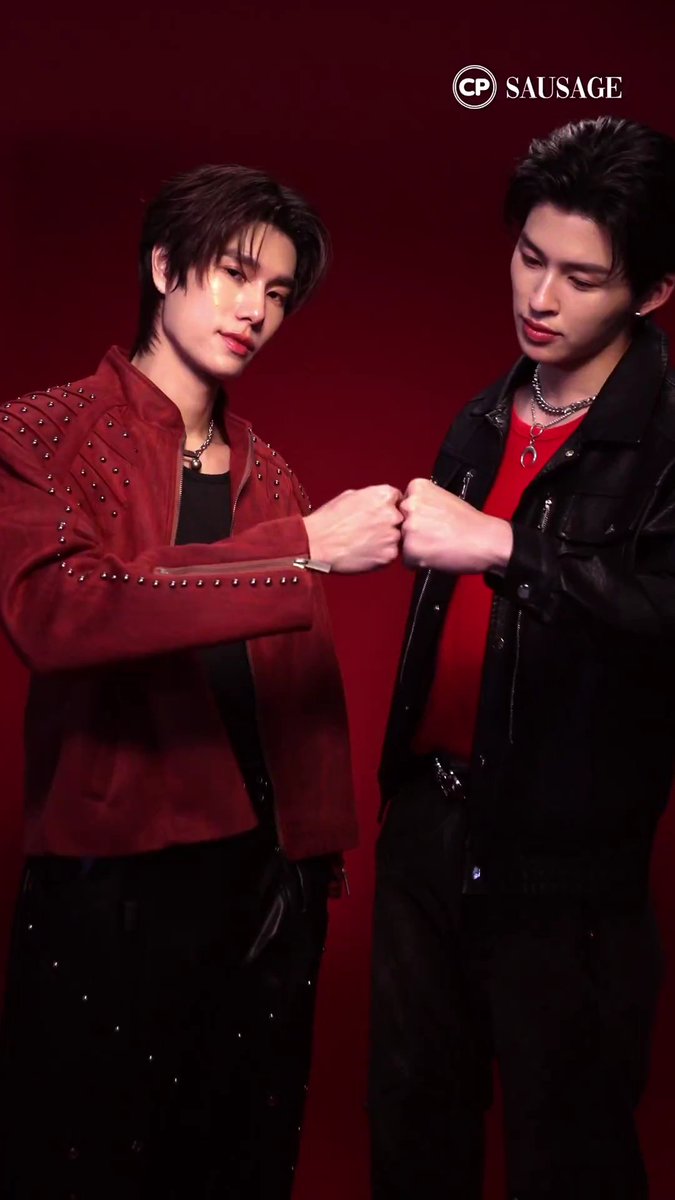doublepjourney_'s tweet photo. พี่พรีเซนเตอร์เท่กันสุด ๆ 😎❤️‍🔥

#CPSausageXPondPhuwin
#ปอนด์ภูวินทร์ #PondPhuwin https://t.co/8kpWMOxL8W