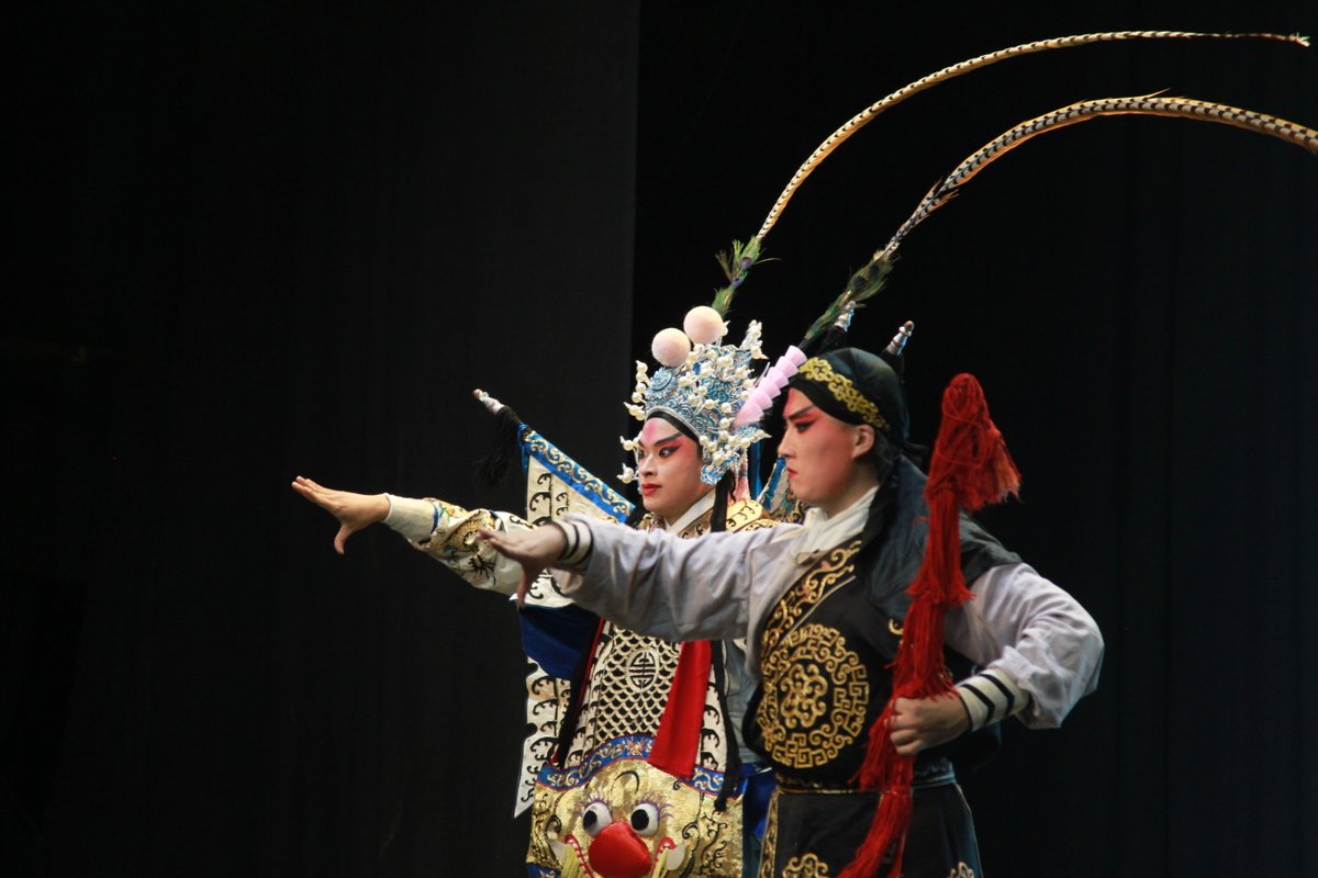 XHNews's tweet photo. Wu Opera performers in vibrant costumes brought centuries-old Chinese operatic traditions to life in Harare, the capital of Zimbabwe, on Monday, captivating the audience with expressive gestures, soaring vocals and martial arts https://t.co/QYUf12Enwn #HelloAfrica https://t.co/SkxcVahqXa