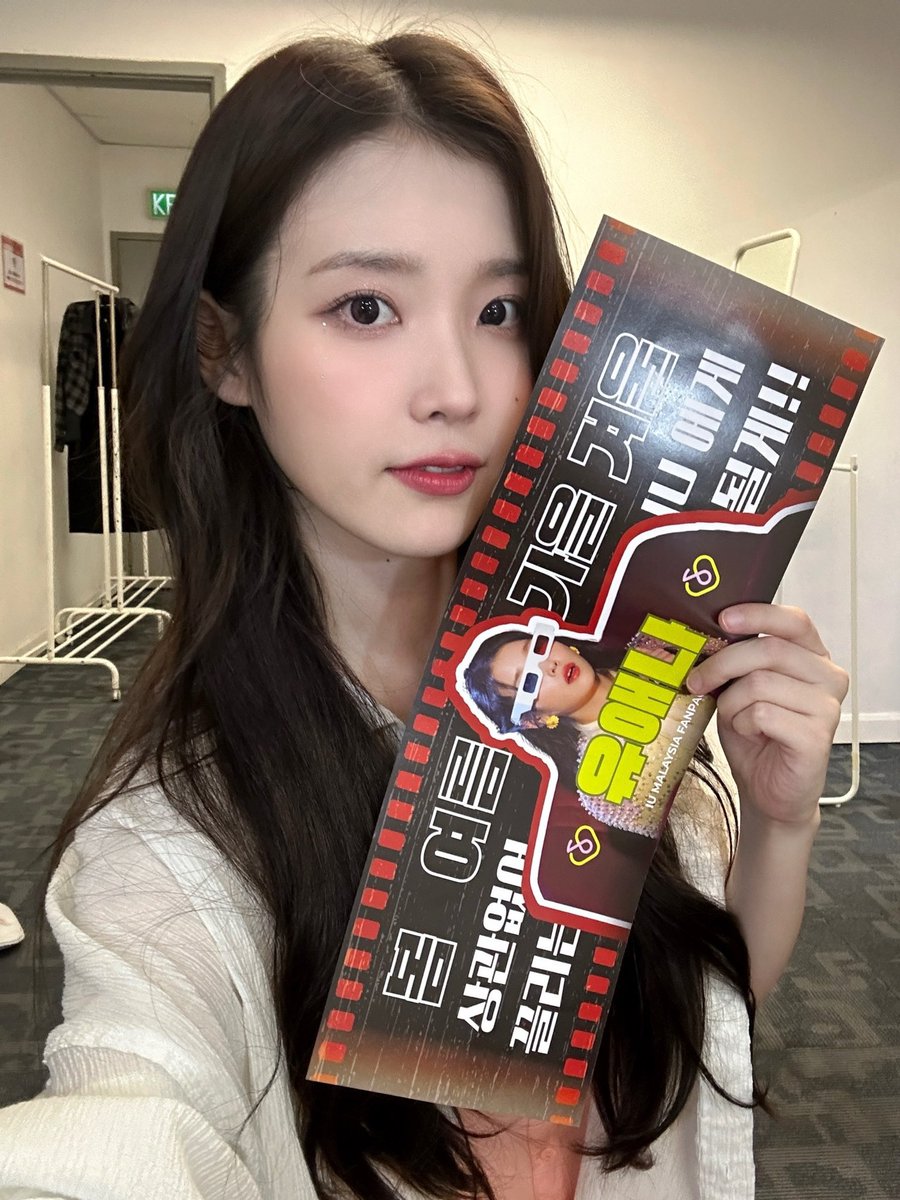 iuedelweiss's tweet photo. IU confirmed that her upcoming world tour will include Malaysia.

#아이유 #IU #Kpop https://t.co/4UQc9AgEcr