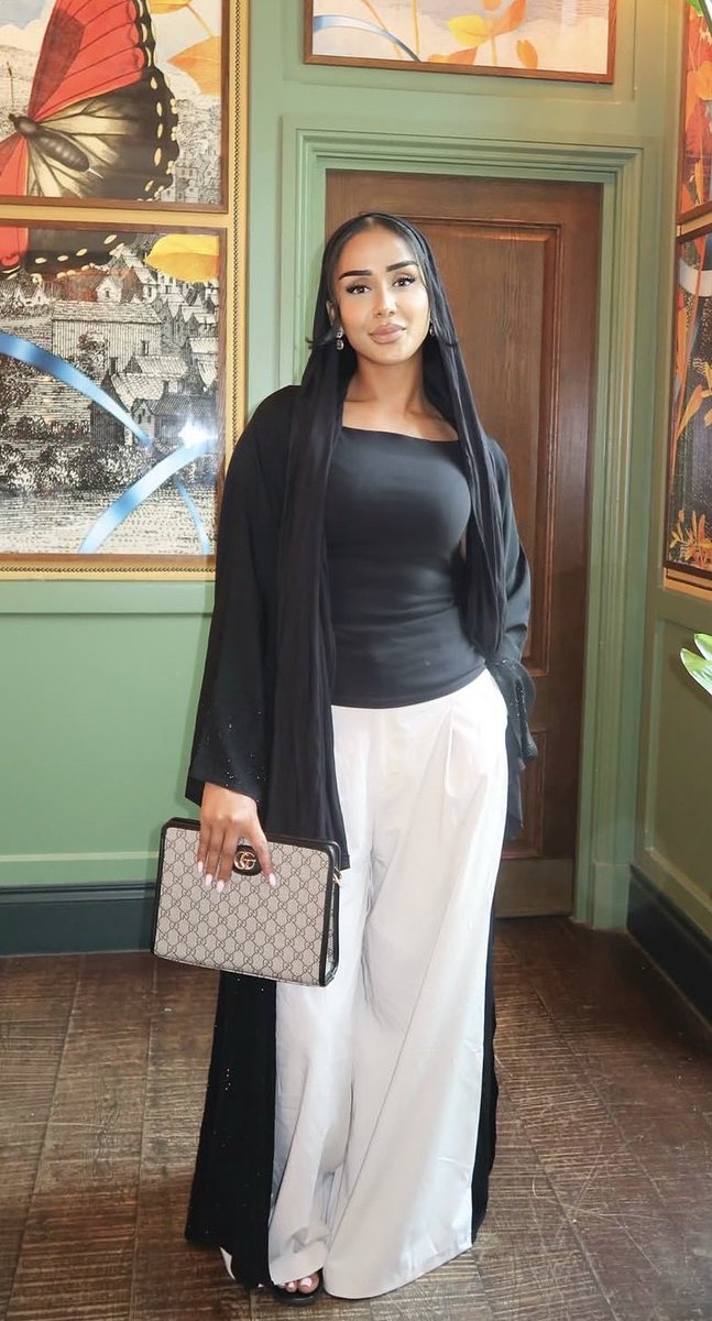 FounderDesi420's tweet photo. I LOVE MILFs #ukdesi #hijabi https://t.co/FJJann9b1r