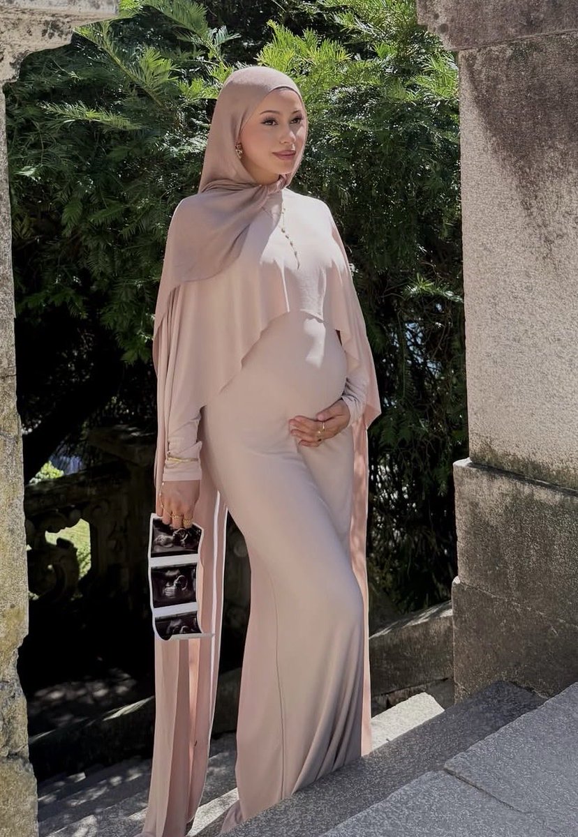 FounderDesi420's tweet photo. I LOVE MILFs #ukdesi #hijabi https://t.co/FJJann9b1r