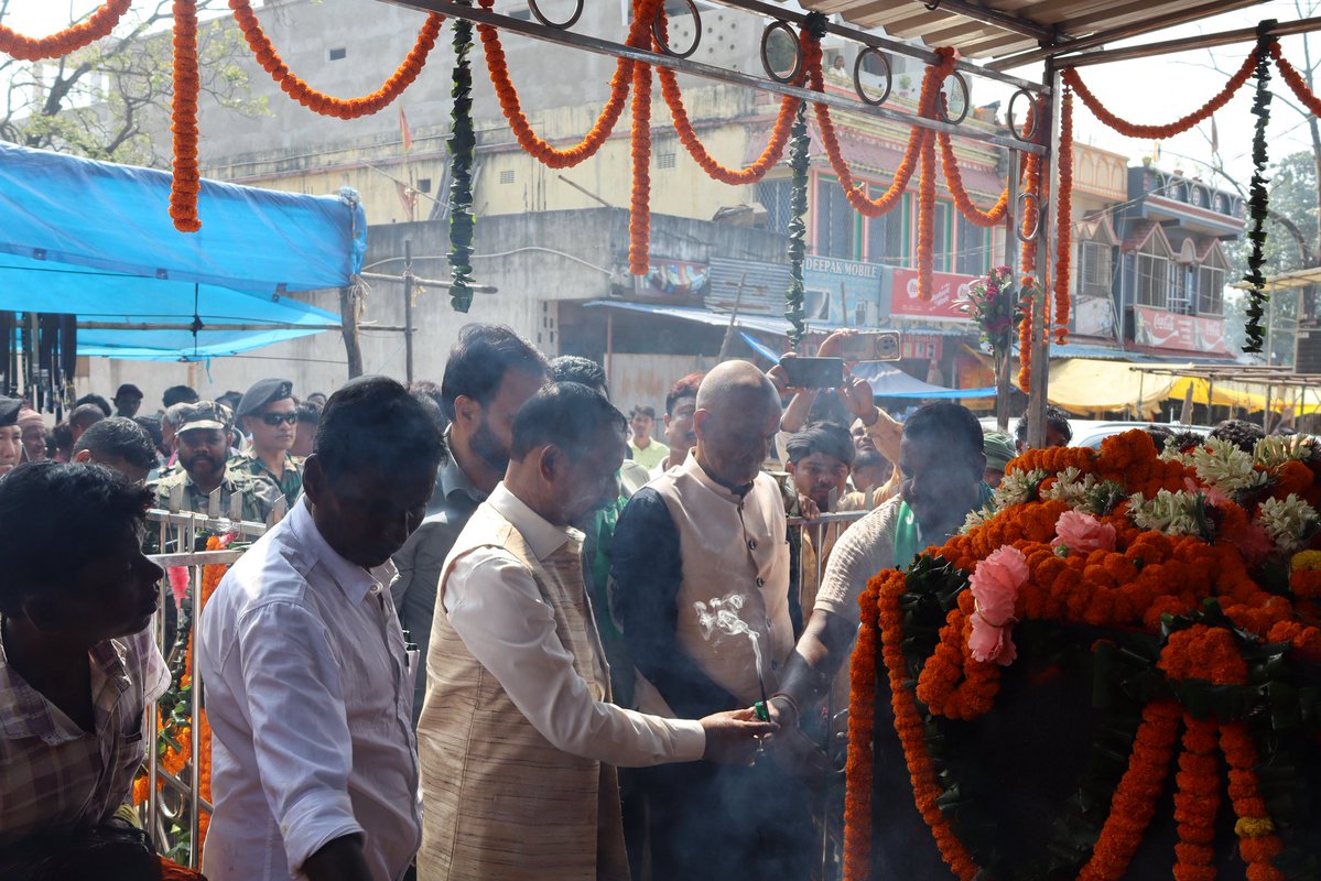 deepakbiruajmm's tweet photo. झारखण्ड के महान क्रांतिकारी, अमर शहीद देवेंद्र माझी जी की 32वीं पुण्यतिथि पर गोइलकेरा हाट मैदान में आयोजित कार्यक्रम में उन्हें सादर नमन एवं विनम्र श्रद्धांजलि अर्पित की।
उनका संघर्ष और बलिदान हम सभी के लिए प्रेरणास्रोत है। उनके सपनों का झारखंड गढ़ने के लिए हम संकल्पित हैं।
@HemantSorenJMM 
@JmmJharkhand