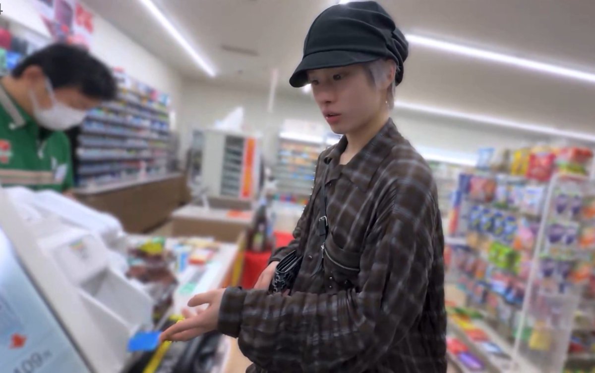 Tsubu247's tweet photo. ギョンたん買い出し
セブン-イレブン
 横浜神奈川２丁目店　

〒221-0045 神奈川県横浜市神奈川区神奈川２丁目７−１ https://t.co/PJlGhu0UtT