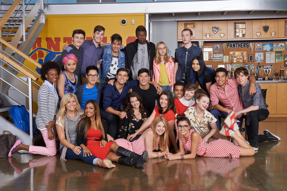 degrassichats's tweet photo. today is the 25th anniversary of degrassi: the next generation! 🌟 

on october 14, 2001, the show premiered on ctv, and ended after 14 seasons and 385 episodes.  https://t.co/gA0ol6ljAo https://t.co/6V4F5dyQze