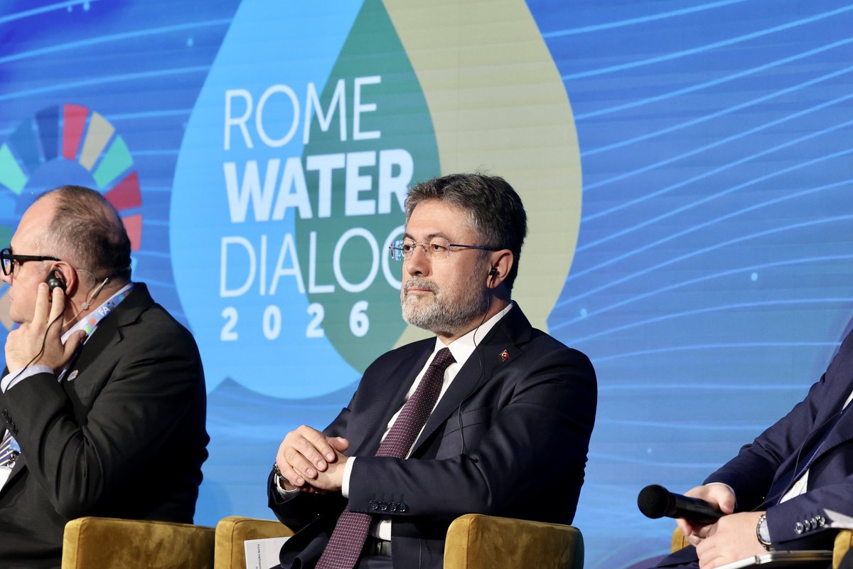 ibrahimyumakli's tweet photo. 🌍 BM Gıda ve Tarım Örgütü (FAO) Roma Su Diyaloğu'nda ülkemizi temsil ederek küresel su ve gıda güvenliğine dair vizyonumuzu uluslararası kamuoyuyla paylaştık.

💧 Su, sadece yönetilmesi gereken stratejik bir doğal kaynak değil; her birey için eşit, adil ve kesintisiz sağlanması gereken en temel yaşam hakkıdır.

🌱 Özellikle kriz ve çatışma dönemlerinde, başta Gazze olmak üzere masum sivillerin suya ve gıdaya erişiminin bir baskı ve kuşatma aracı olarak kullanılmasına kararlılıkla karşı duruyor; insanlık onurunu savunan küresel ölçekteki insani sorumluluğumuzu yineliyoruz.

🇹🇷 Türkiye olarak, tecrübemiz ve öncü adımlarımızla suyun ve gıdanın güvenliği için uluslararası platformlarda ses yükseltmeye, daha adil bir dünya için çalışmaya devam edeceğiz.

📍 İtalya