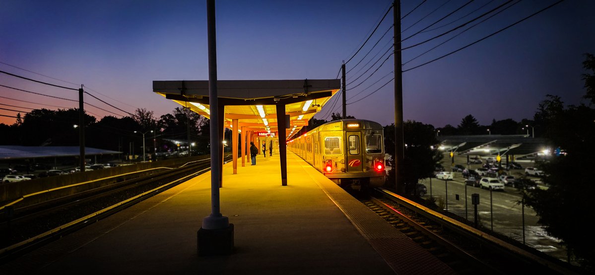 RidePATCO's tweet photo. 🍂 Fall Vibes. Train Rides. 🚆

Nothing beats the combo of an autumn evening and a ride on the PATCO!

Who else loves this time of year? https://t.co/ZdNYkJVm35
