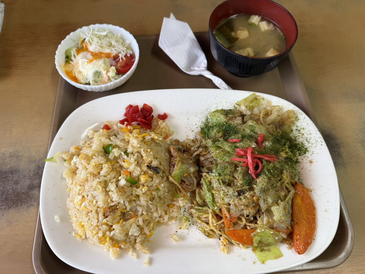 diamonddust1052's tweet photo. 今日は⛳️レッスンからの御食事処ふみ
半ちゃん焼きそばボリューム満点 https://t.co/JviTBmQL7N