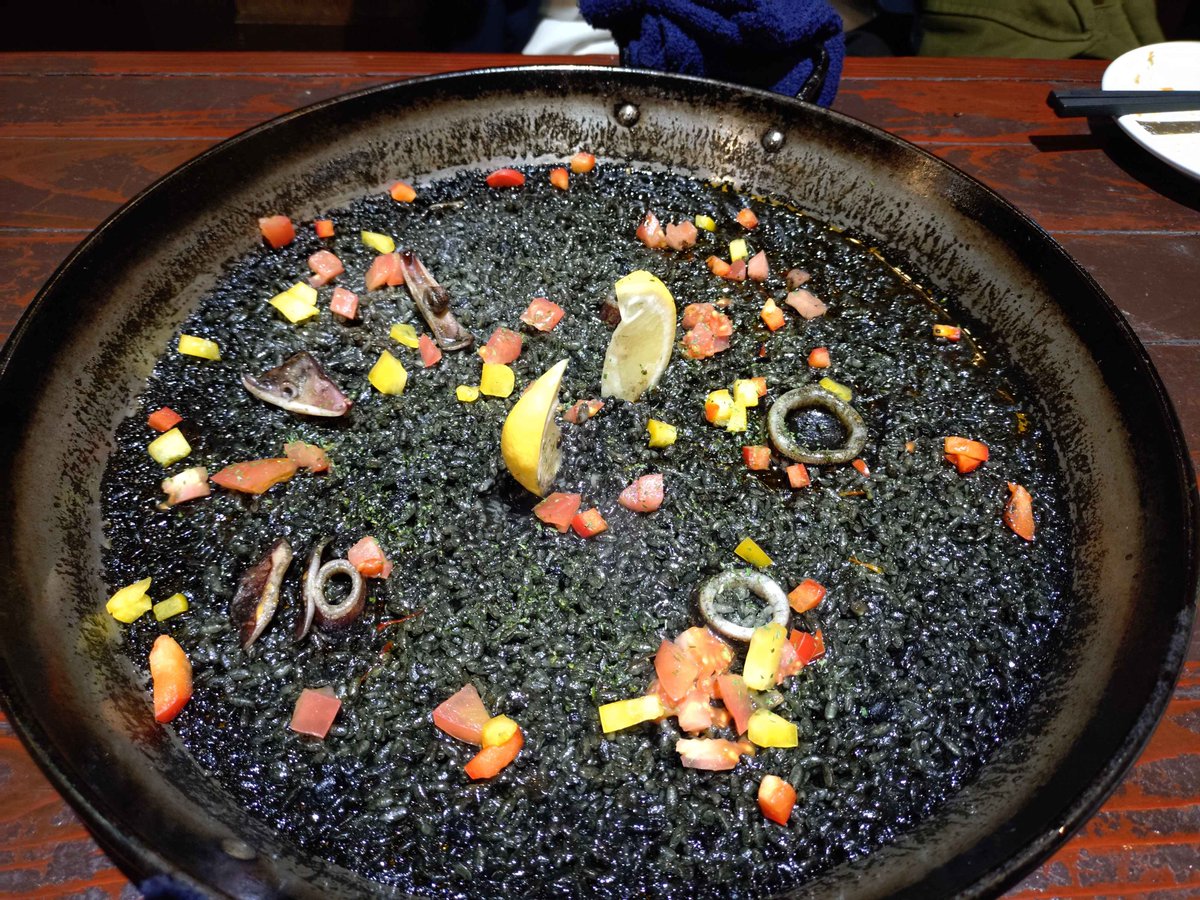 OTC_GG's tweet photo. イカスミパエリアを食べてみました https://t.co/CliG8NHR83