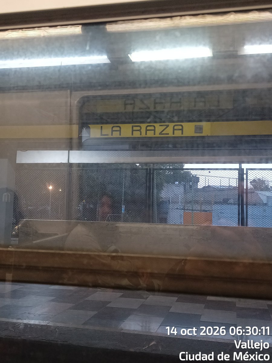 morg4n07's tweet photo. @MetroCDMX Pues en la L5 dirección Pantitlán el metro está detenido sin motivo alguno y lleva así mas de 5 minutos, pinches mentirosos dan un servicio de la chingada!!! https://t.co/laHUSyhKmH