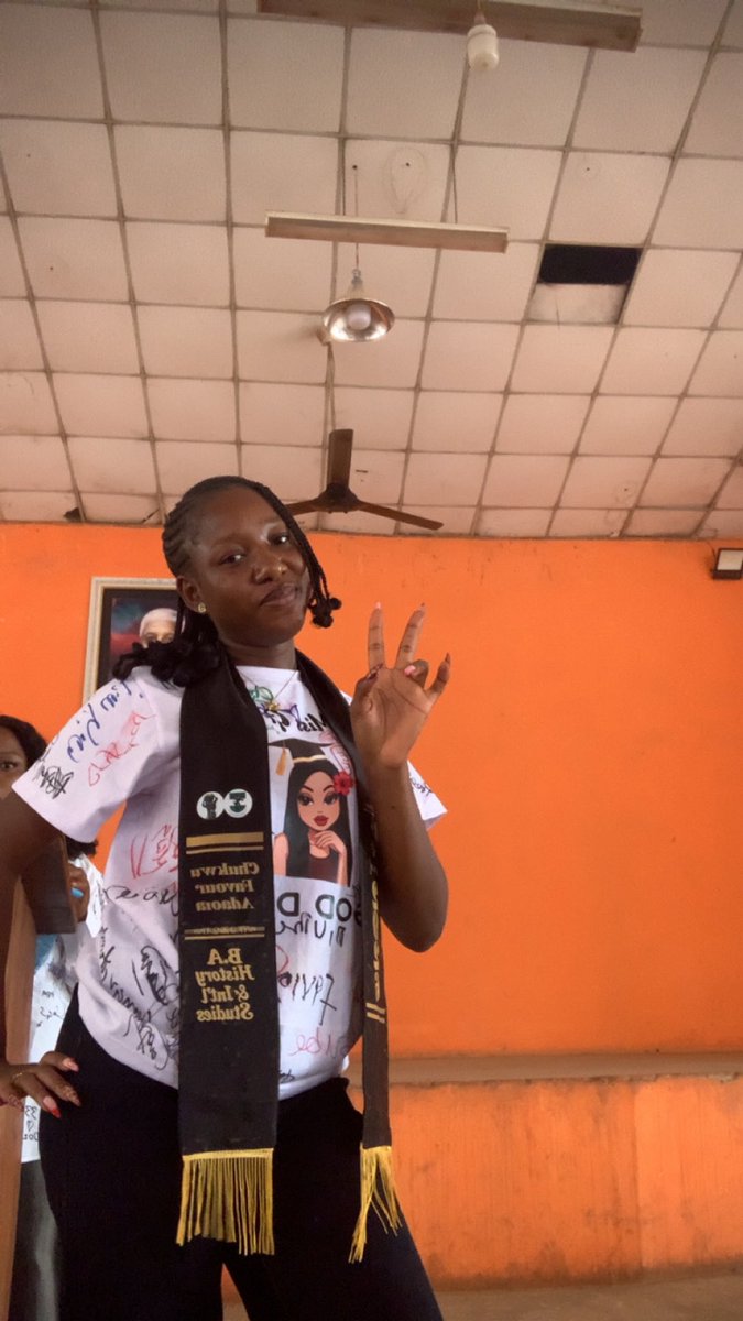 faveda12's tweet photo. First daughter is a graduateeee😝 
i did it!! https://t.co/UTkLphOUE5