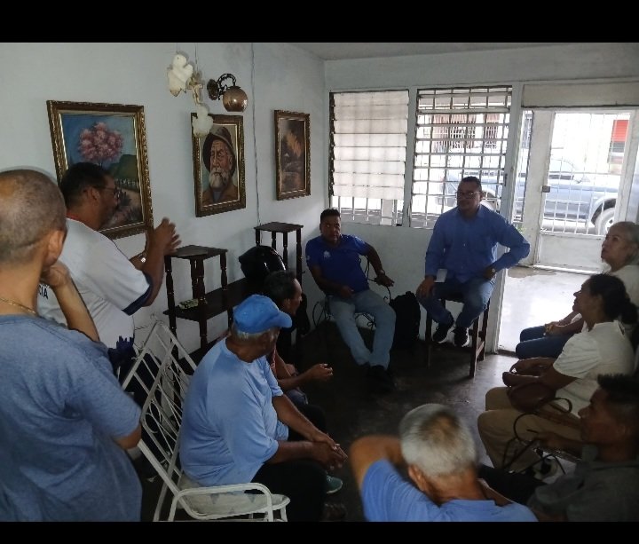 RichardNunezAD's tweet photo. Seguimos trabajando, nuestro compañero ROMNY FLORES, reunido con los compañeros responsables de la movilización y Activismo de cem Raul Leoni, Organizandonos para este sábado 17 

#ADenresistencia
#Mariacorinaya
#ADCARABOBOenresistencia https://t.co/Sr2g3iVr5a