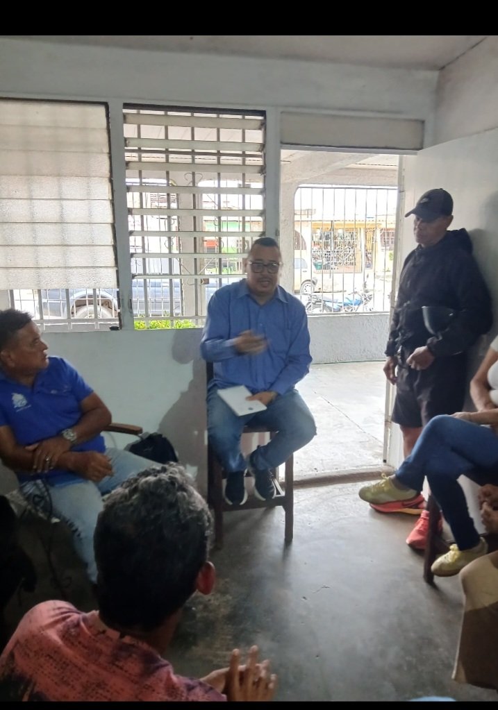 RichardNunezAD's tweet photo. Seguimos trabajando, nuestro compañero ROMNY FLORES, reunido con los compañeros responsables de la movilización y Activismo de cem Raul Leoni, Organizandonos para este sábado 17 

#ADenresistencia
#Mariacorinaya
#ADCARABOBOenresistencia https://t.co/Sr2g3iVr5a