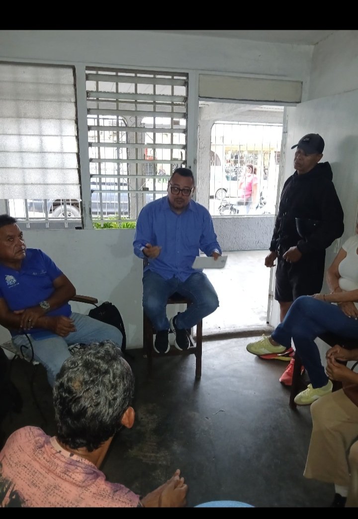 RichardNunezAD's tweet photo. Seguimos trabajando, nuestro compañero ROMNY FLORES, reunido con los compañeros responsables de la movilización y Activismo de cem Raul Leoni, Organizandonos para este sábado 17 

#ADenresistencia
#Mariacorinaya
#ADCARABOBOenresistencia https://t.co/Sr2g3iVr5a