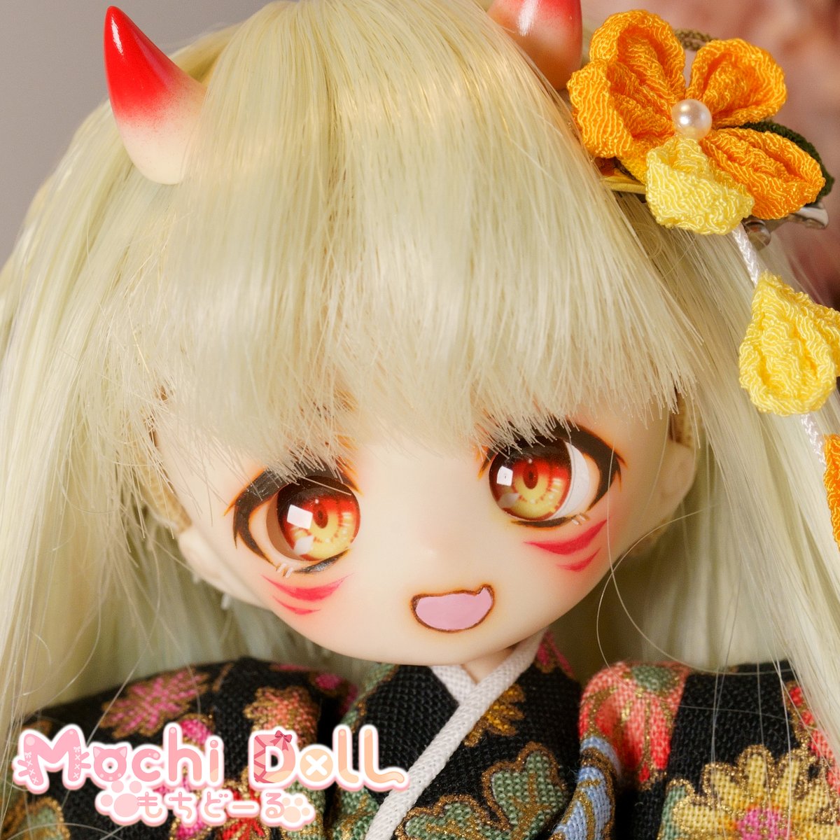 mochi_doll's tweet photo. 🌟ヒカリちゃん出品致しました🌟
10/17(土)21時台に終了予定です。 
➡️https://t.co/lFhUBkYXjf

赤い着物の白猫ちゃん(白狐ちゃん!?)はマロ眉がチャームポイント🐱❤️
黒い着物の元気で人懐っこい鬼っ子ちゃんは八重歯がキュート👿🖤

素敵なご縁がありますようにෆ⸒⸒⸜( ˶'ᵕ'˶)⸝
#もちっ子 https://t.co/I3DFsL7Vos