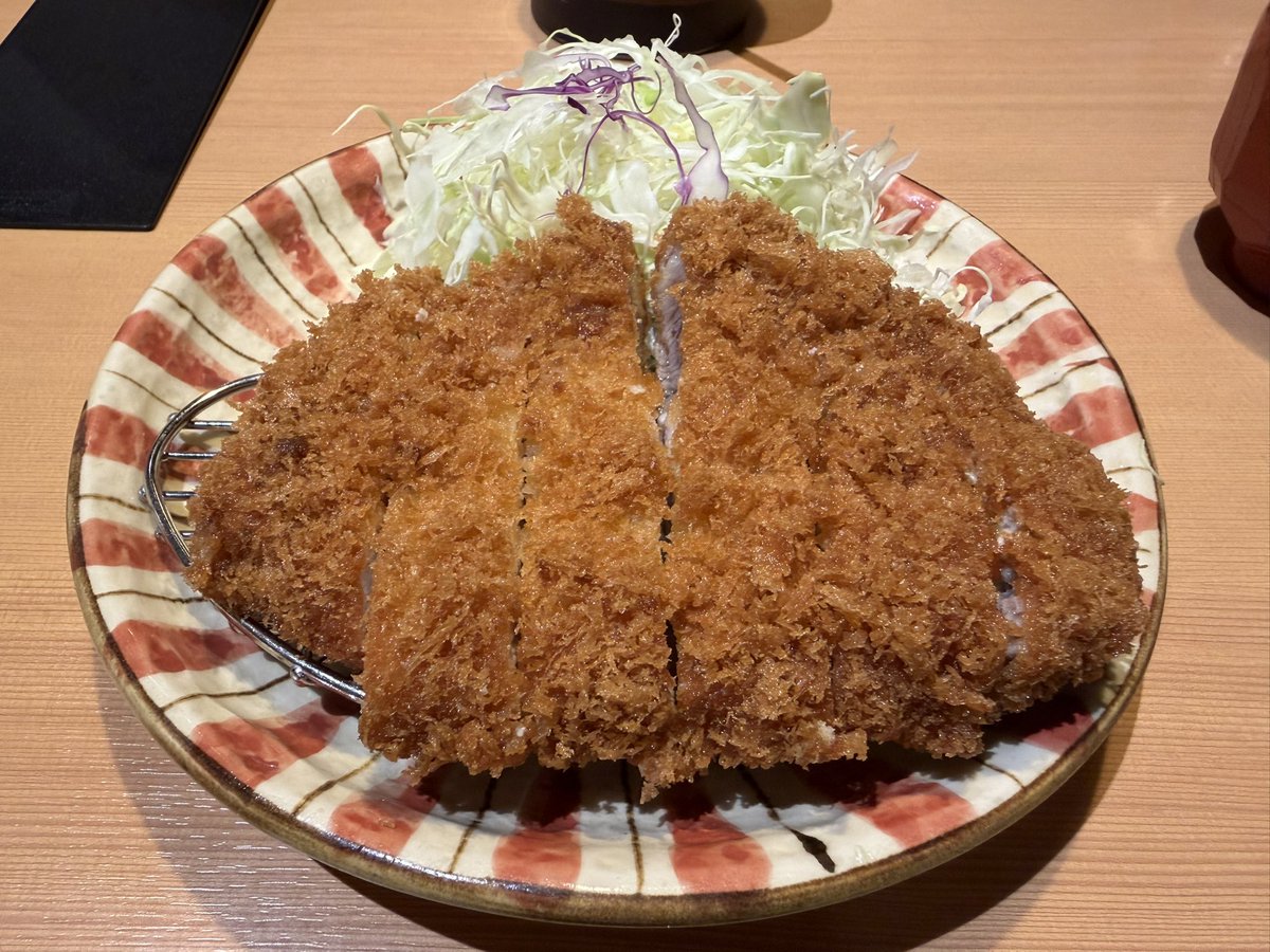 diamonddust1052's tweet photo. 夜はとんかつよし平にて
極上とろロースかつ膳
希少なロース最高に美味しかった😋 https://t.co/ACaohMerVS