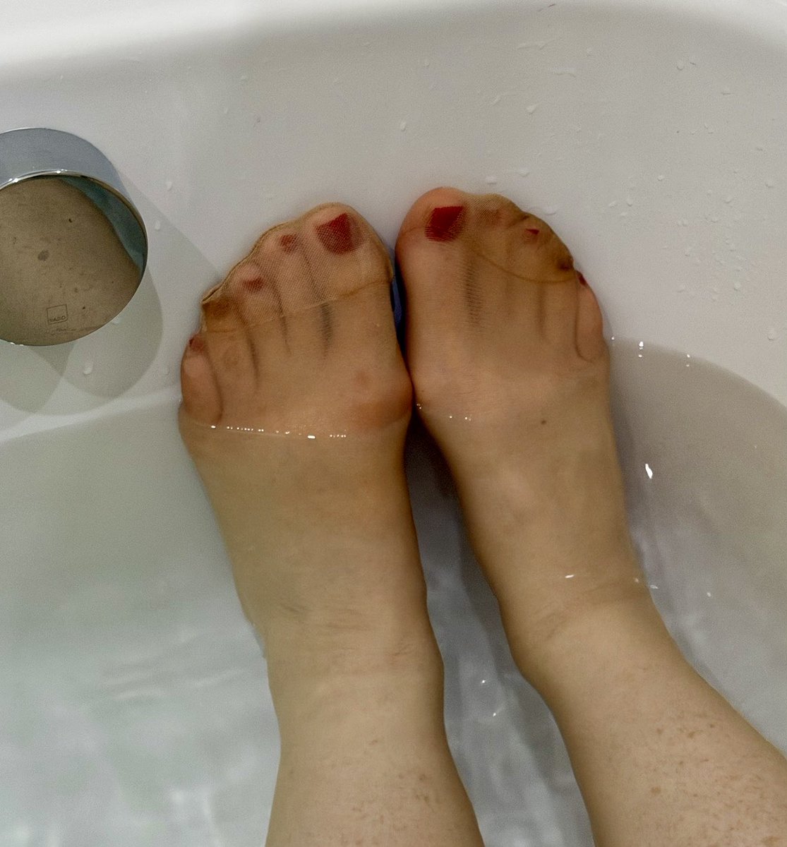NaughtyNola60's tweet photo. Any fans of soaking wet nylons? Here’s a special bath time treat 🥰 #wetnylons #wettights #wetpantyhose #footfetish with #NaughtyNola60 https://t.co/GOhn5NJTrp