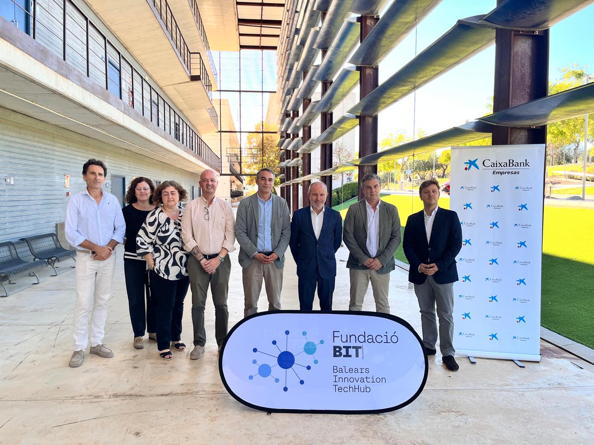 goib's tweet photo. 🤝La @FundacioBit i @caixabank DayOne reforcen la col·laboració per impulsar l’emprenedoria i la innovació a les Balears.
🚀Presentat l'acord en la 20a edició dels Premis EmprendeXXI, referents en el suport a empreses emergents i projectes tecnològics.

🔎https://t.co/dI6odTn5RR. https://t.co/Uxtj9IoZXR