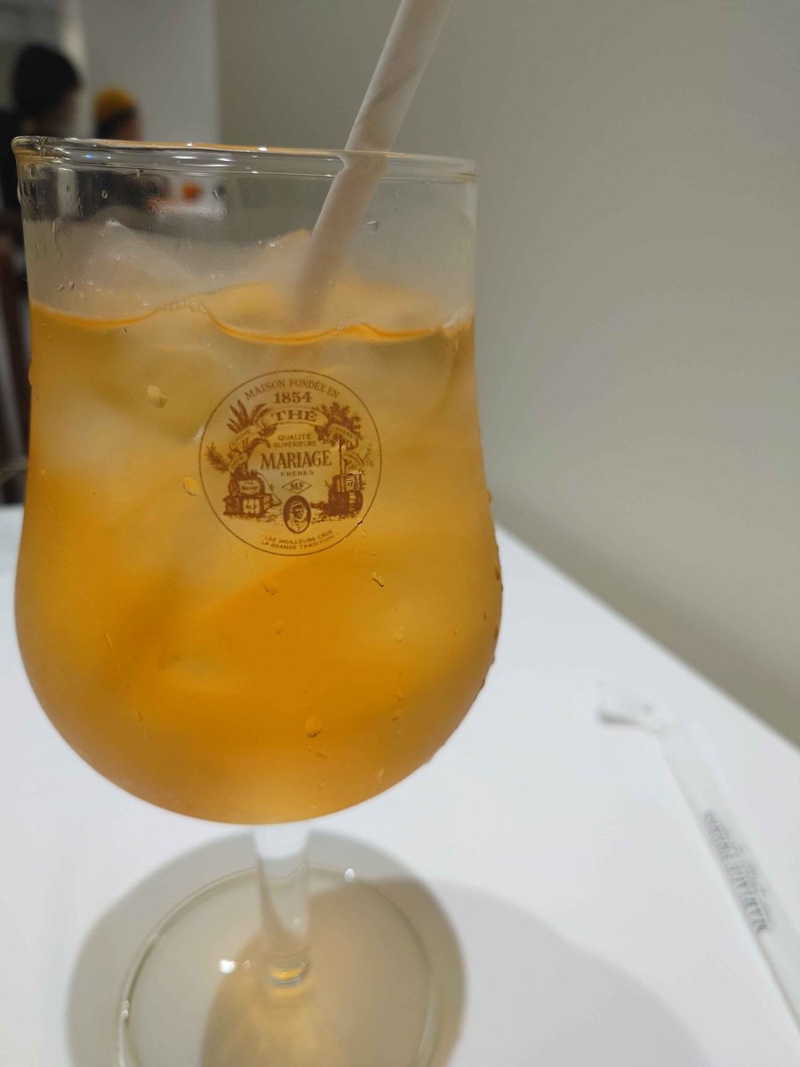 OTC_GG's tweet photo. マリアージュフレールのオークス(ファーストフラッシュ)
1杯3000円の高級紅茶を味わってきました
ていうかこれホットで飲むべきだったのでは…と今更後悔 https://t.co/GTSx0eDx1Y