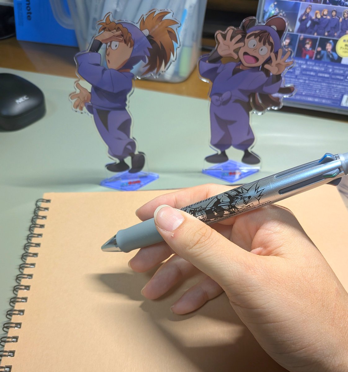 itukalion's tweet photo. よし！描くぞ〜眠たくなるまで！今親指にささくれあって痛す🤣 https://t.co/ygltTwqMQk