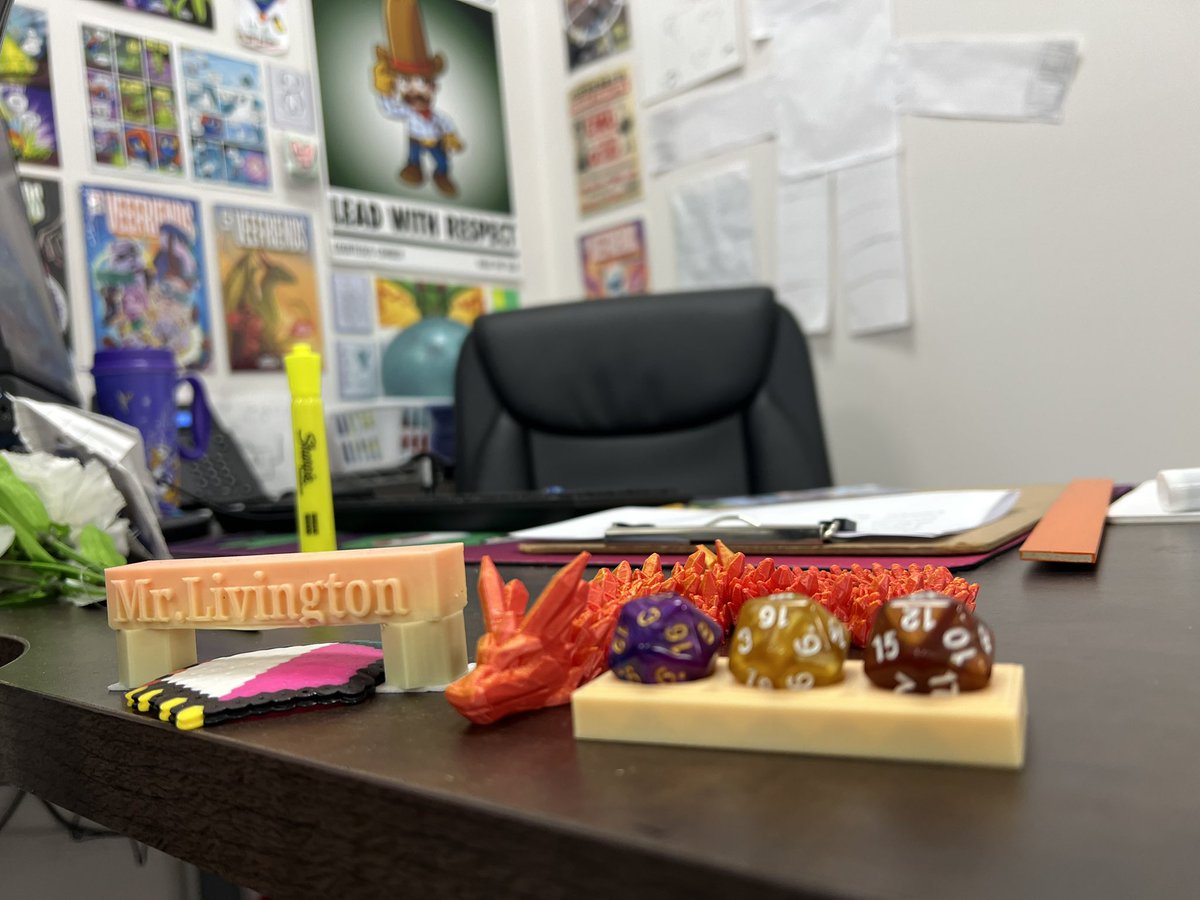 T1MLivingston's tweet photo. I live a blessed life

Some of my students have 3D printers and are sharing their prints with me 💚🤖 https://t.co/11pfj2QqRv