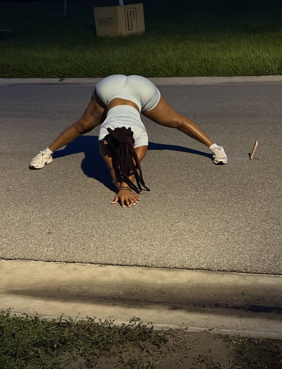 Daniellejenk90's tweet photo. Assume the fucking position 😩 https://t.co/iMFOxl40eO