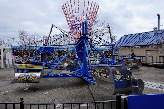 TOFilming_EM's tweet photo. Filming Update!
#ThisSummerWillBeDifferent is heading to Centreville Amusement Park on Toronto Island on October 22nd, with outdoor scenes kicking off at 11 AM! ☀️🎥🎬

The production will use the Scrambler ride, bringing amusement park action to the Island! https://t.co/a3k1afH96x