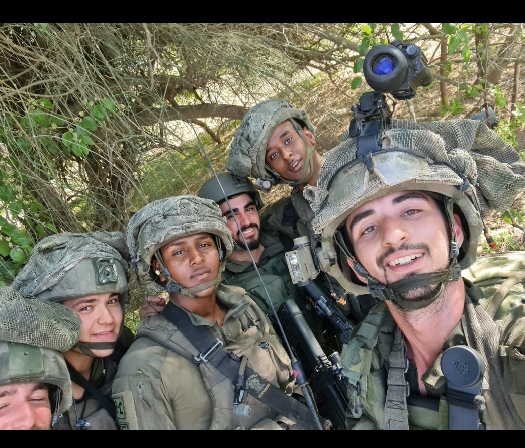 ShaniYehoshua's tweet photo. רונן בר תובע את ראש הממשלה על 3 מיליון ש"ח בגין לשון הרע.

אבל מכתב התביעה שלו עולות שאלות קשות על המידע שהיה בידיו ערב טבח שמחת תורה. הדברים מתכתבים עם מה שסיפר לי אישית בלשכתו, בעודו מכהן כראש השב"כ.

היום הסתיימה ההתלבטות שלי.

בכוונתי לפעול להגשת תביעה נגד רונן בר בגין אחריותו הנטענת למותם ברשלנות של בני, סרן אורי שני הי"ד, ושל מאות קורבנות נוספים.

אם רונן בר מבקש צדק בבית המשפט, גם אנחנו נדרוש שם צדק.

רונן בר,
לא נשכח!
לא נסלח!
ניפגש בבית המשפט!