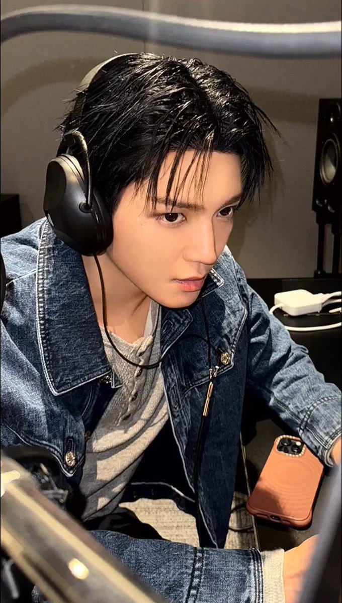 cor_sama's tweet photo. 백발 흑발이 모두 잘어울려도 되는것임? https://t.co/Nyl5xIBaMx
