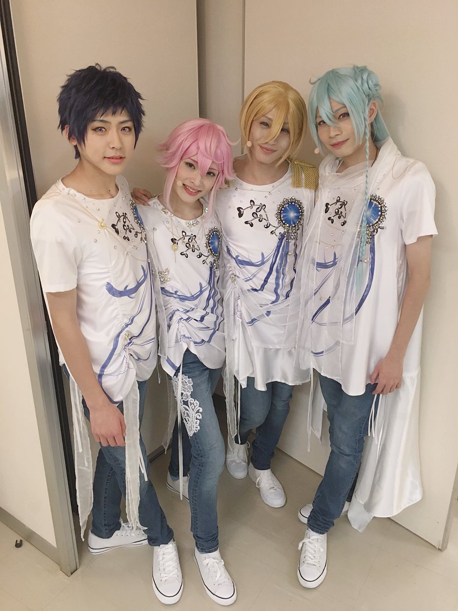 hoshimotoyuzuki's tweet photo. 続くものと、別れを迎えるもの。
その両方が色んな感情となって
心を渦巻いていた頃。
2018年の夏。
泣いたし笑った。
すべては有限なんだ
限られた時間の中で
何を残せるかなんだと
そう感じた夏でした。

#スタミュミュ
#あんステフェス https://t.co/dNe34O2zDW
