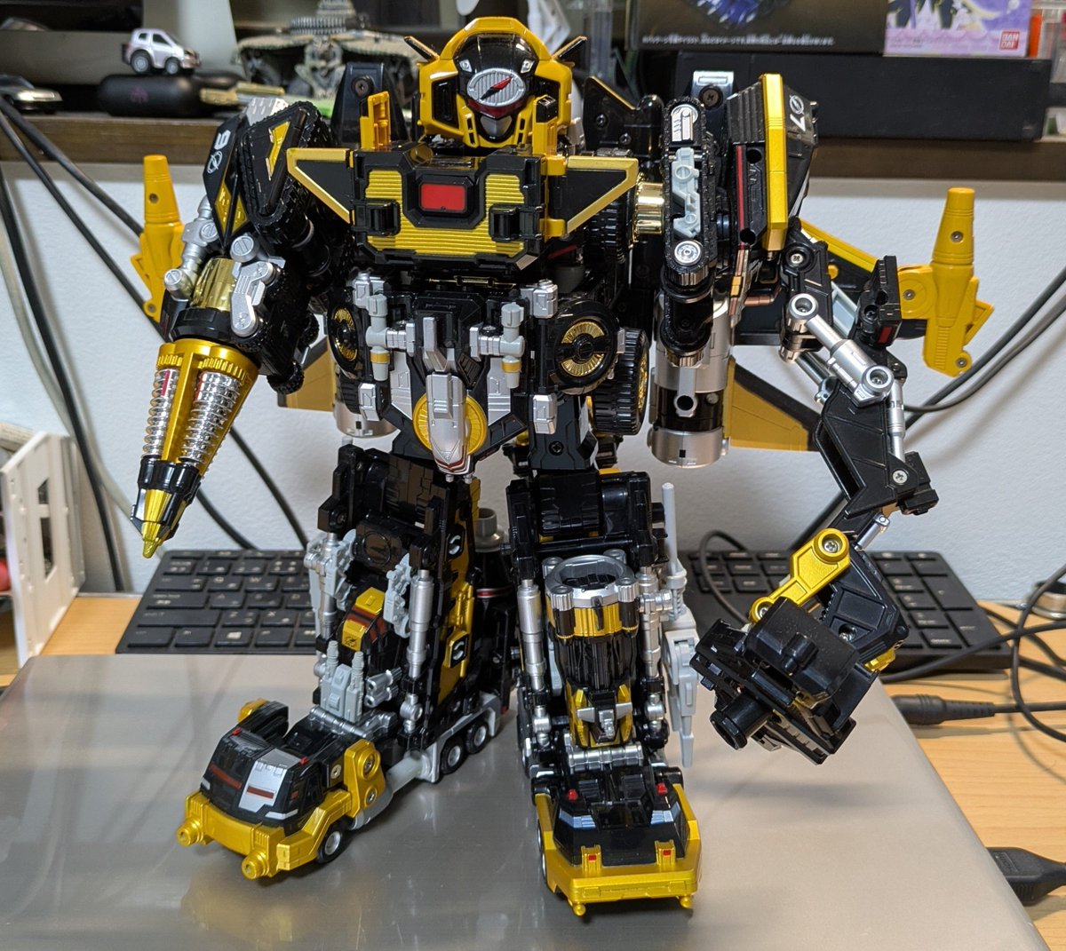 ripetakos's tweet photo. 帰り道ホビーオフ
なにかあっ

ｱｯｯｯ!!!!!!!(過呼吸

20年越しの夢
ブラックアルティメットダイボウケンが手に入ったわよ！！！💕💕💕 https://t.co/NVEexKlPgA