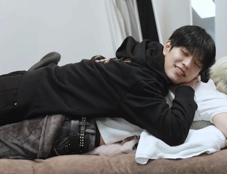 daaaaaam__'s tweet photo. 엥? 이거랑 다를게 뭔데 진짜 https://t.co/esDxJ2fT5D