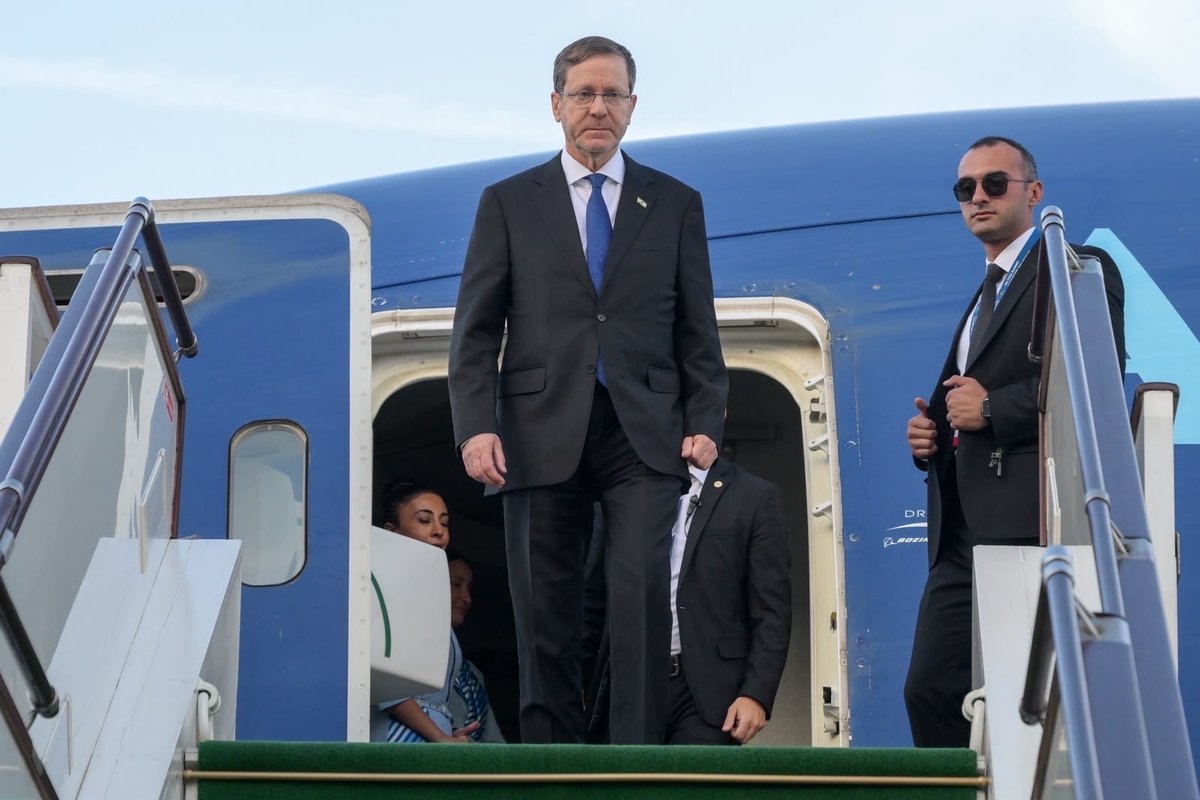 Isaac_Herzog's tweet photo. I have just landed here in Azerbaijan, an important partner of Israel in our region. 

I look forward to meeting with my friend @presidentaz Ilham Aliyev and participating in the CICA Summit alongside leaders from across Asia here in Baku. 🇮🇱🇦🇿 https://t.co/Qw7UEZ8g5z