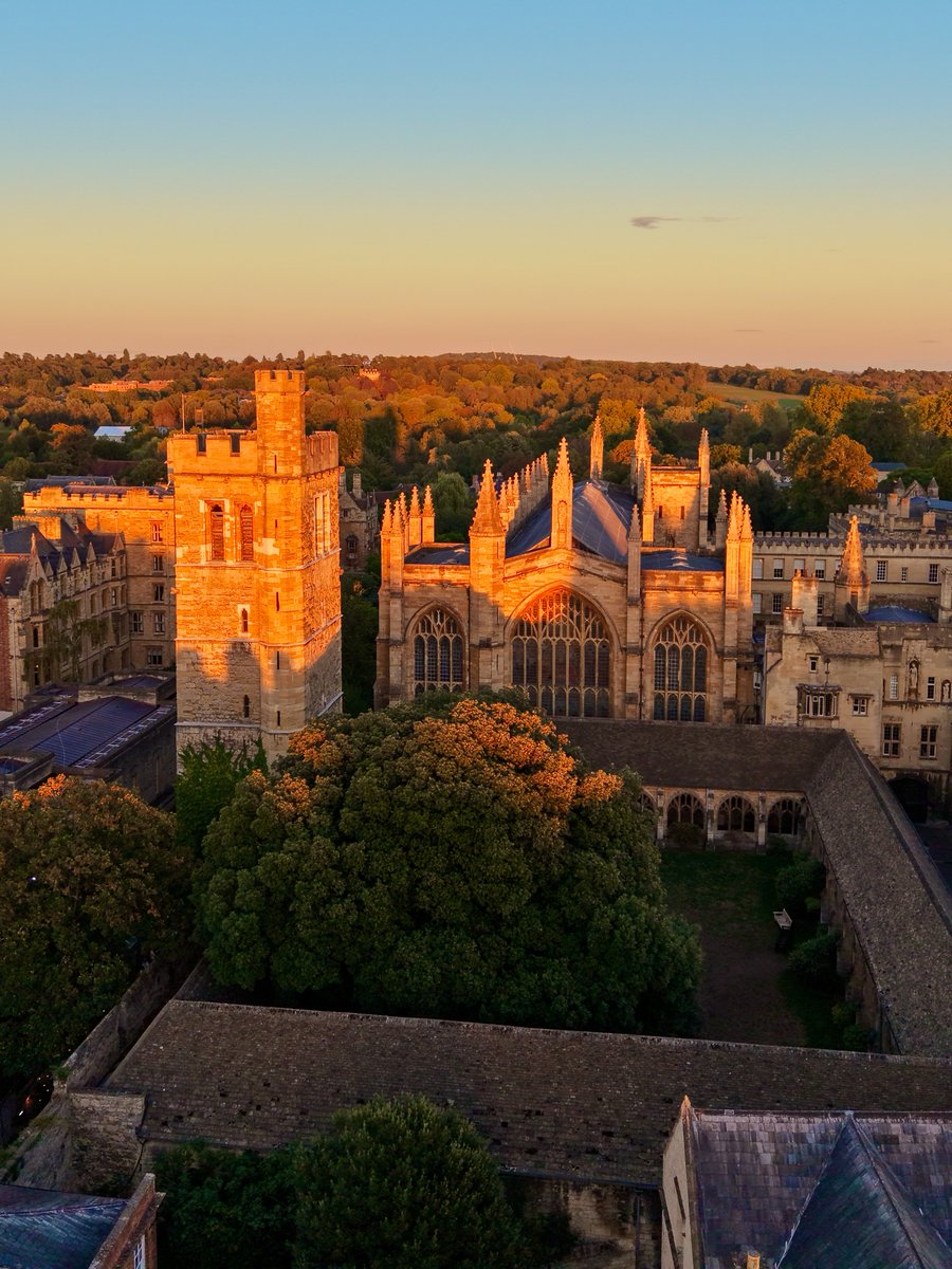 UniofOxford's tweet photo. An autumnal sunset over Oxford 🍂🌅

📸 Instagram | DrTSuleymanov (September, 2026) https://t.co/0zj3TwI9R5