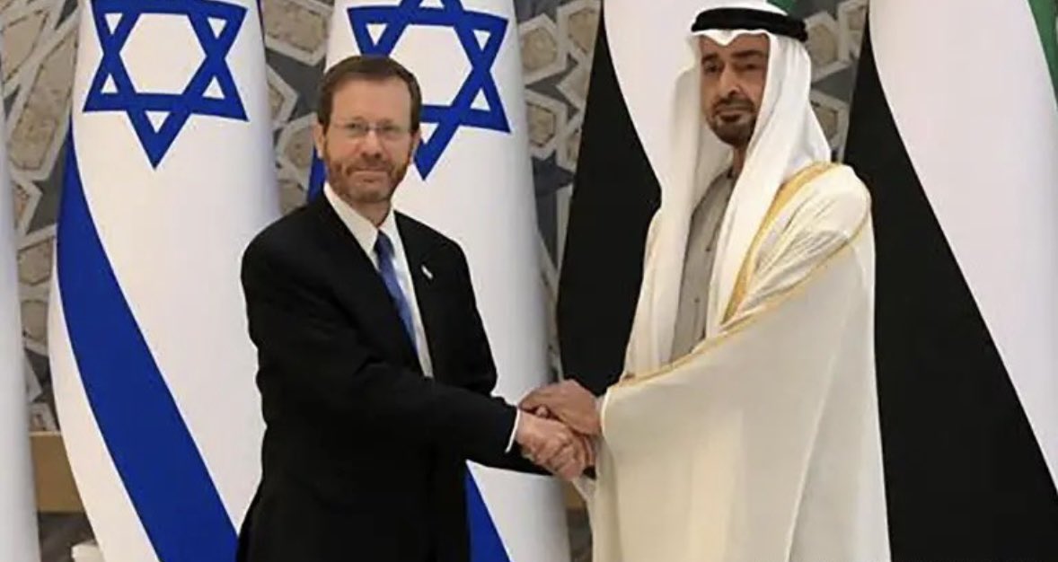 saudiest7's tweet photo. @Westeryasi تعلمي املاء تنكتب مسلم 
وما كفرت احد ياغبية ياحولا شوفي بعيونك الكلبة 
لذي الدرجة جاهلة حتى بدولتك وافعالها؟ https://t.co/BAHyGbFerk