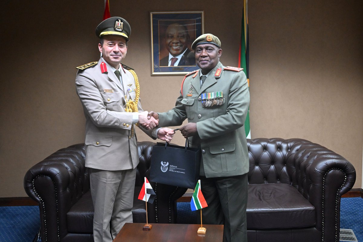SANDF_ZA's tweet photo. Chief of Staff SANDF Welcomes Egypt's New Pretoria-Based Defence Attaché.
https://t.co/jgid6UZJn7
🇿🇦#SANDF
🇿🇦#DFR
🇿🇦#SouthAfrica
🇪🇬#Egypt
🌍#MAAC https://t.co/xKZ7hRh9pw