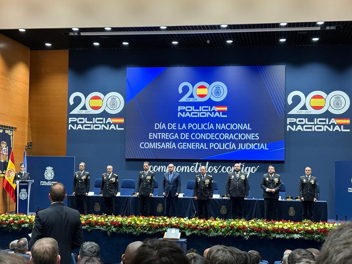 mercamadrid_hoy's tweet photo. 🆙Recibimos el reconocimiento de la Comisaría General de Policía Judicial por nuestra especial colaboración en la lucha contra la delincuencia, en el marco de la celebración del Día de la Policía Nacional 

😊Mercamadrid acoge con orgullo y un profundo sentido de la responsabilidad este reconocimiento, que se produce en el marco del impulso, en los últimos años, de la cooperación entre ambas instituciones para fortalecer la seguridad de la unidad alimentaria ✅