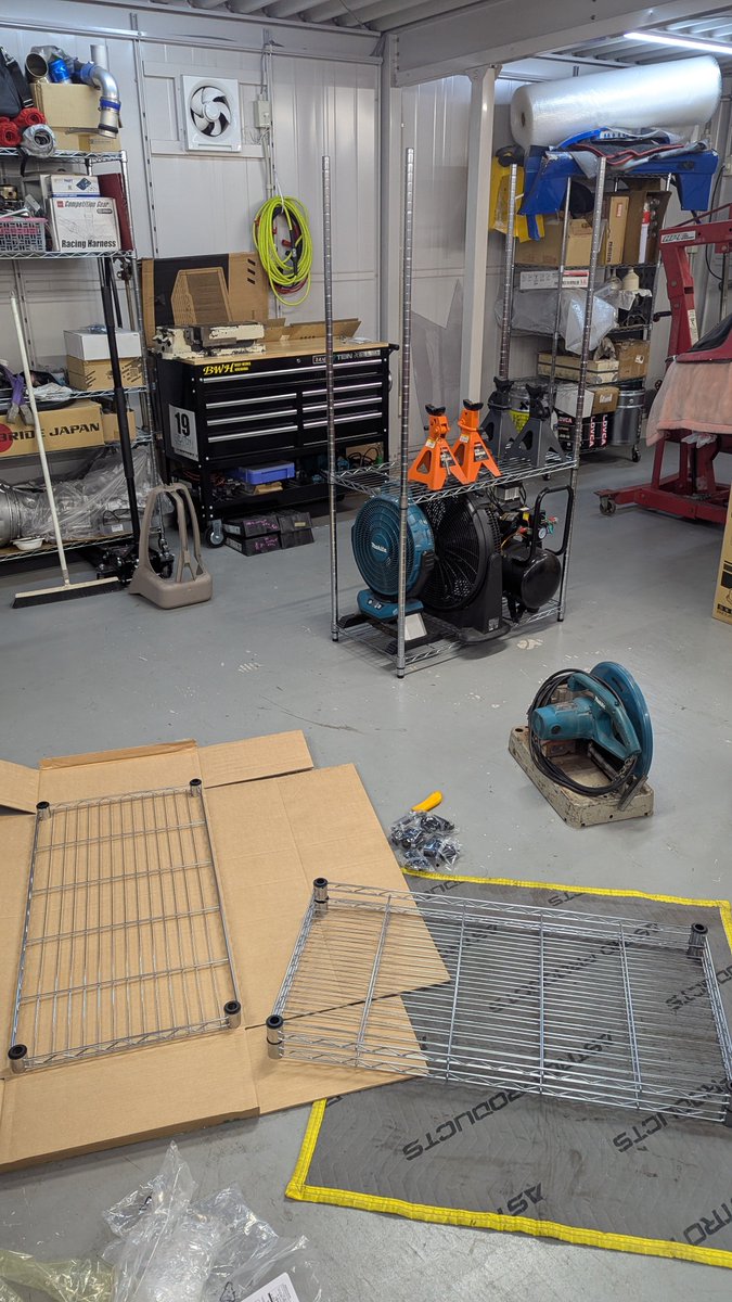 Reydster's tweet photo. 引き続きガレージ整理整頓
ラックが足りないと思い追加
大型工具、消耗品、赤ロードスター部品、その他部品で分けようかな https://t.co/pS5512Xqqc