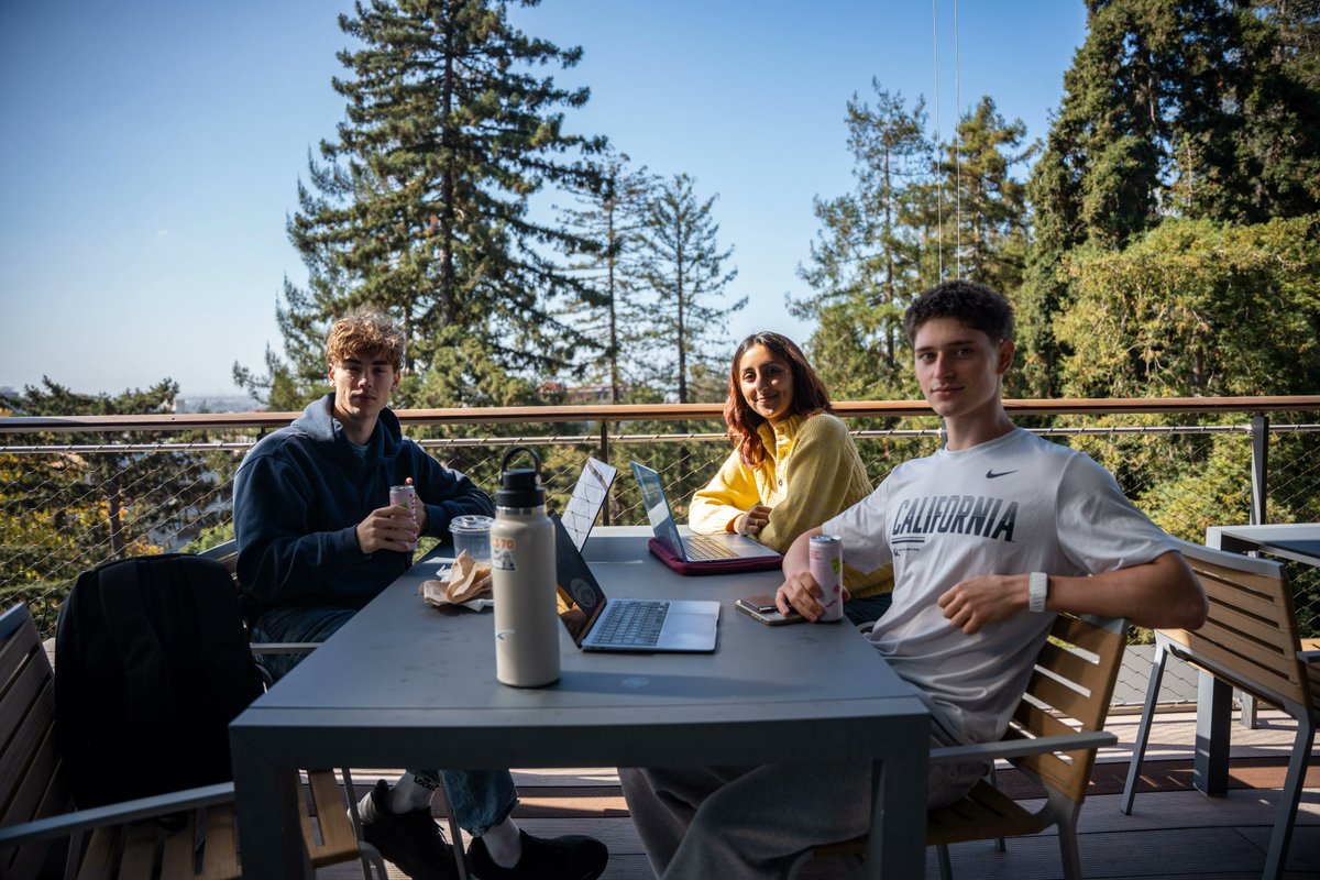 Mantle_Official's tweet photo. Tomorrow's onchain founders could be today's undergrads.

So we met some of the best at @CalBlockchain’s B@B Hacks 2.0, alongside teams like @SpaceX, @Ripple, powering them with the tools and playbook to build on the open financial network.

Early is the whole point. https://t.co/wa1vLGgH4x