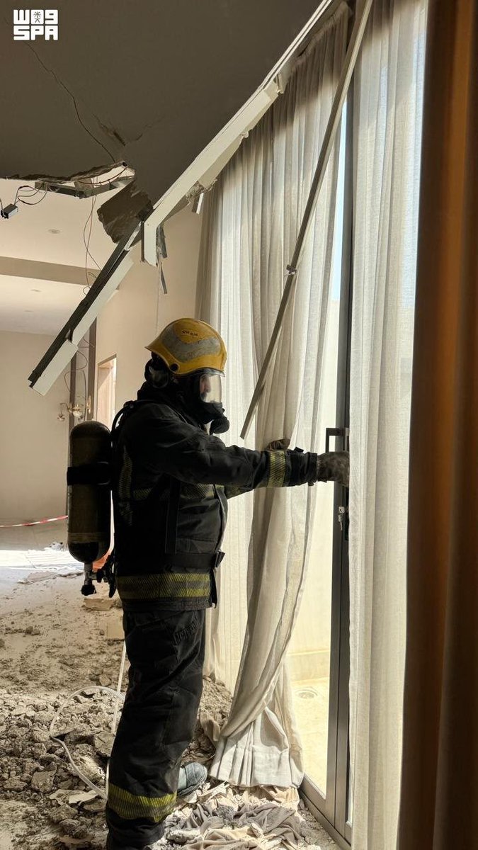 SPAregions's tweet photo. الدفاع المدني: سقوط شظايا نتيجة اعتراض صاروخ باليستي في مدينة الرياض نتج عنه إصابة مقيم من جنسية عربية وأضرار مادية محدودة في منزل سكني ومركبة.
https://t.co/SGLLLkw8re
#واس https://t.co/YTxFR6Gd25