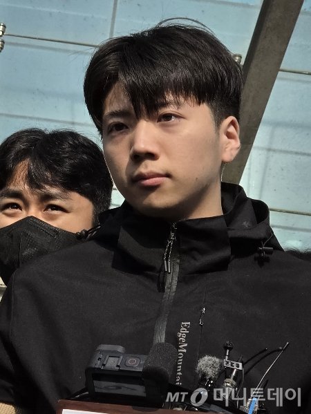 ppa8s8ssusjsh's tweet photo. 01년생 김성우
02년생 장윤기
인하대 02년생 김진송
홍익대 04년생 박성범
넷이서 서로 닮은듯~고우시다~ https://t.co/ROYIJm8YxP