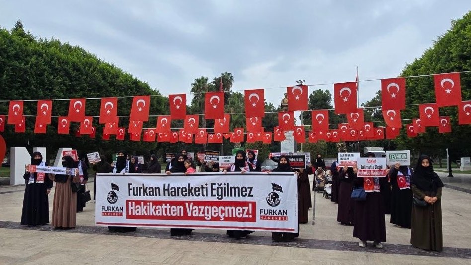 furknharketi's tweet photo. Zulme Karşı Meydanlardayız! 

Furkan Hareketi mensupları, hukuksuzca tutuklu bulunan Alparslan Hocamız, Semra Kuytul Hocahanım ve diğer kardeşlerimiz için çay-kahve etkinliği, özgürlük yürüyüşü ve adalet bekleyişi gerçekleştirdi. 

📍Adana | Atatürk Parkı

AlparslanHocaya Ozgürlük
SemraHocaya Ozgürlük 
FurkanGönüllülerine Ozgürlük 
#GönüllerBirOlsun