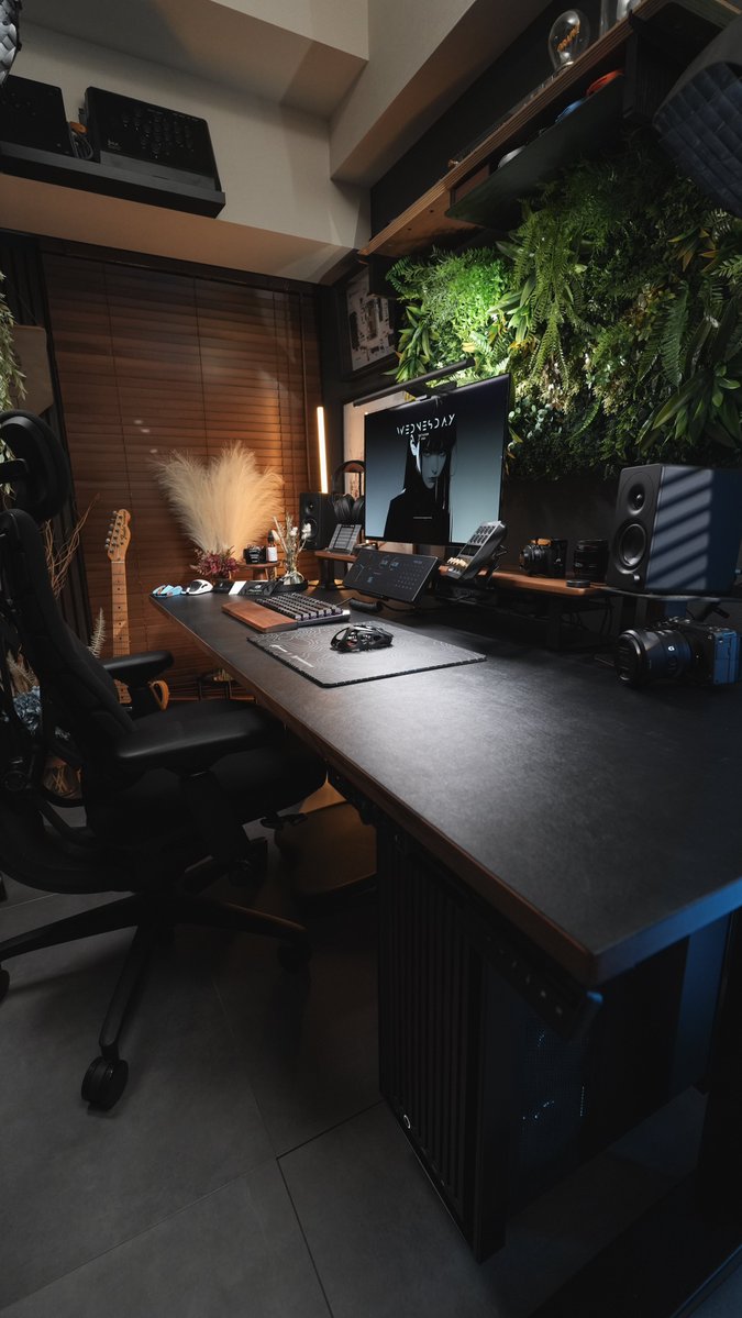 uranus_vt's tweet photo. 7.4 m²  My YouTube filming studio and editing room
#desksetup https://t.co/t7l1JsFYdz