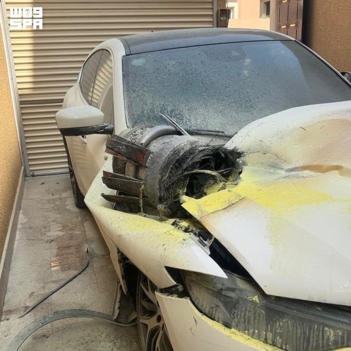 alrougui's tweet photo. عاجل الرياض :

سقوط شظايا نتيجة اعتراض صاروخ باليستي في مدينة الرياض نتج عنه إصابة مقيم من جنسية عربية وأضرار مادية محدودة في منزل سكني ومركبة. https://t.co/V1twwied9v