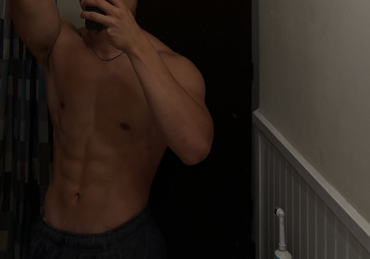 Kang8569's tweet photo. Reintroducing me 
21- 🇰🇷 🇺🇸 
DMs open 
#nsfw https://t.co/I7ZJ9nE7C9