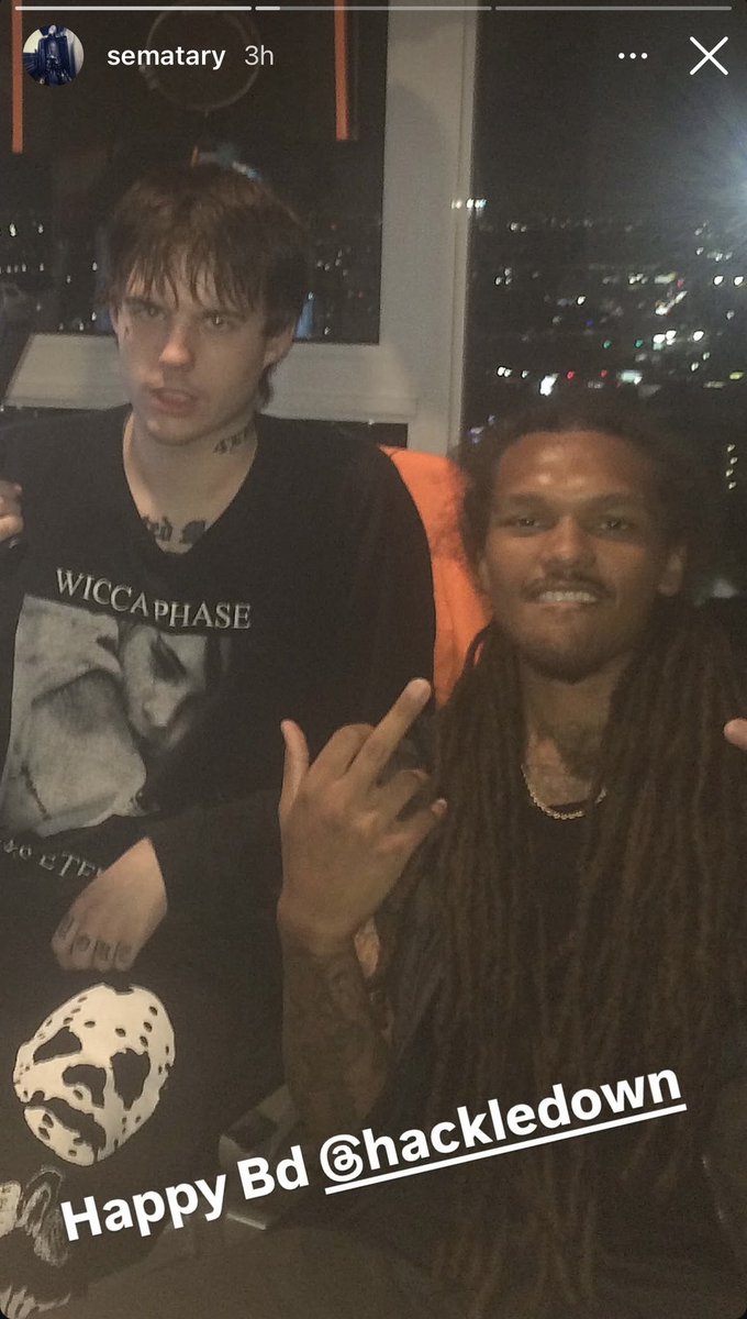 WEEPINMYARMS's tweet photo. Do you guys think they take turns wearing the shirt https://t.co/31nJRcVsFQ