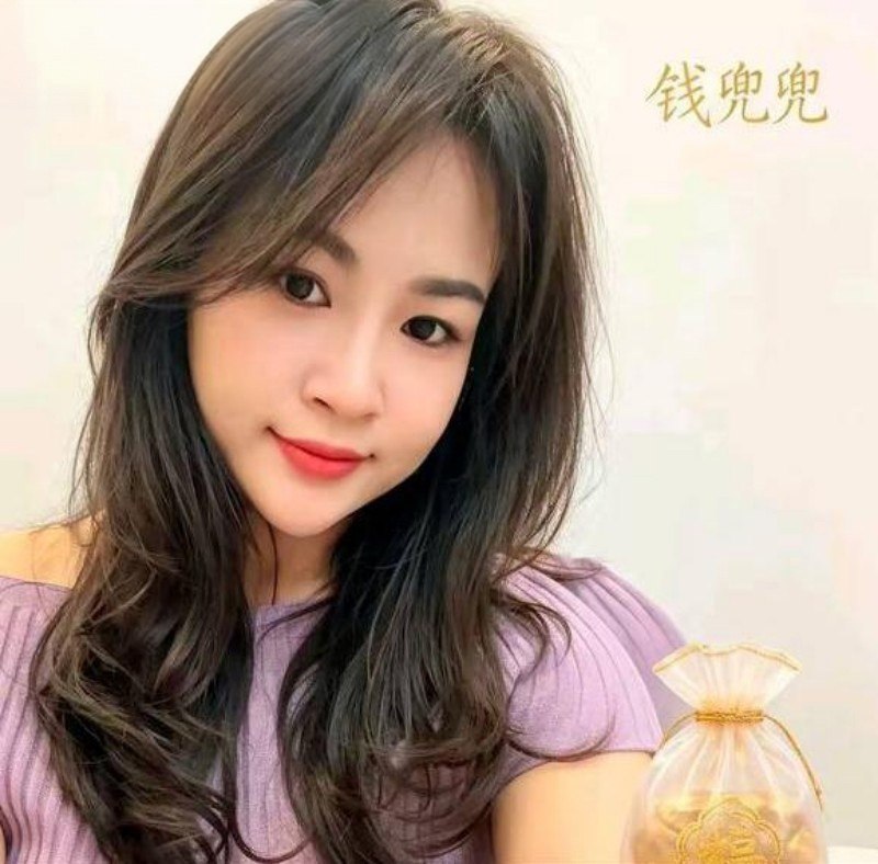 workshopvala's tweet photo. 广东揭阳棉湖爆出公媳乱伦大瓜！
 服装店内被现场抓包，
 儿媳穿绿衣双手抱胸神情尴尬，店外一大群人围观拍摄，还有人直接直播。
 本地微信群已疯传，比电视剧还离谱！
更多精彩视频看这里👇
https://t.co/92XdNXQuiS
#广东揭阳  #公媳乱伦 #公媳  #抓奸 #偷拍 #家庭伦理 #狗血 #棉湖乱伦  #公媳丑��� https://t.co/hsOC47VlQW