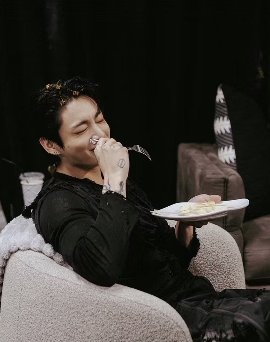 crissy4_7's tweet photo. I love when Jungkook gives us these little photo dumps of himself. 🥹 There’s something so endearing about seeing all these little moments of him, especially after a concert.

But my favorites will always be the candid ones. The slightly random, unposed, caught somewhere between moments kind of photos. No perfect angle needed, no looking at the camera. Just him existing, being silly, being quiet, being Jungkook.

Sometimes I look at these and think, imagine if this was my camera roll. 🥹 I wish I could have the chance to photograph him one day, not even for the perfect shot, but just to capture those little moments in between. 🤍