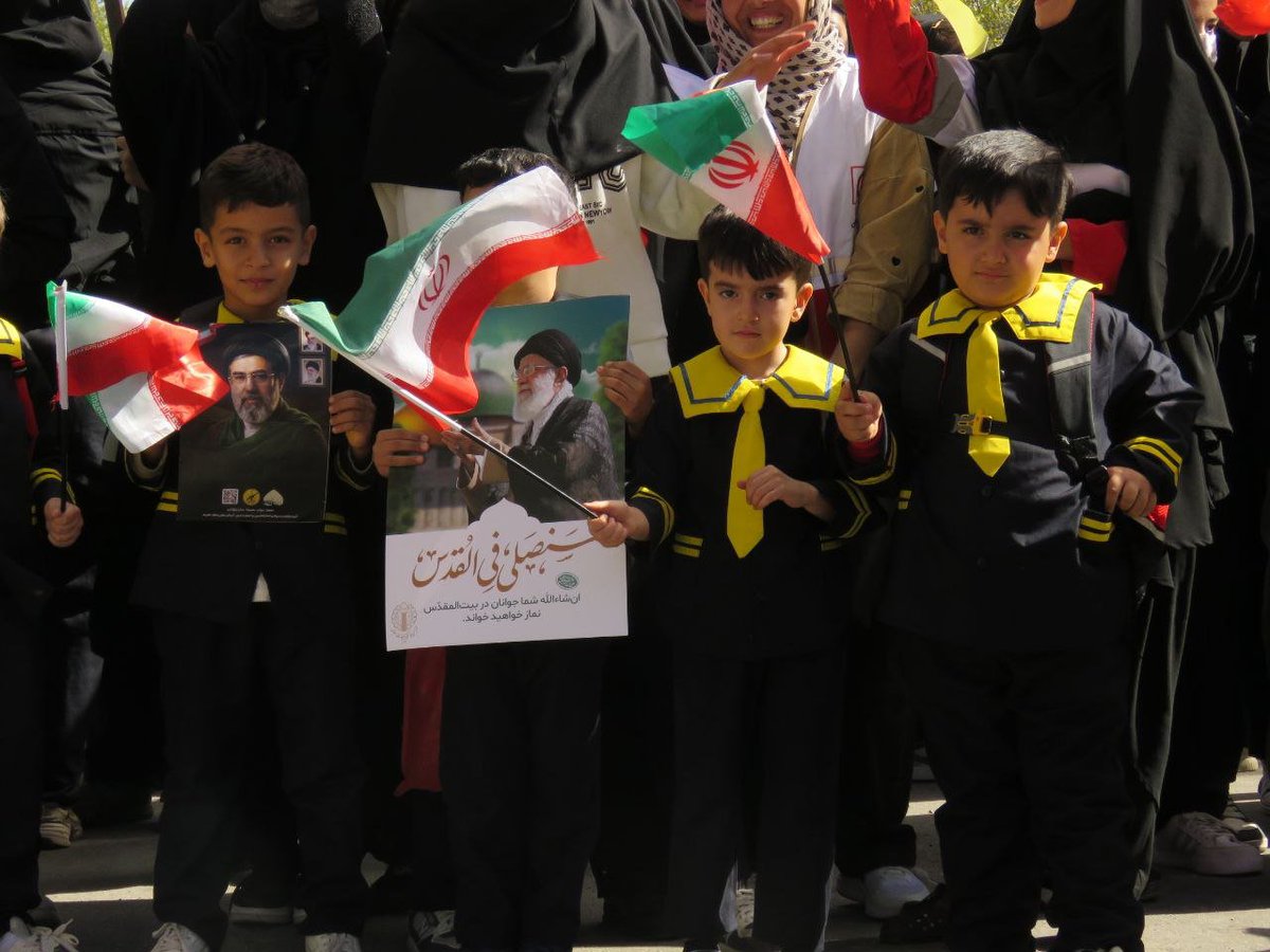 fanii1388's tweet photo. نه با جـ. نگ، نه با تـ. رور، نه با نفاق و طوفان؛
این پرچم بر زمین نخواهد افتاد، این عهد فراموش نخواهد شد و این انتظار تا ظهور صاحب‌الزمان (عج) ادامه خواهد داشت

#جانیم_ایران
 #فدائیان_نیر https://t.co/TLer0DWxmC