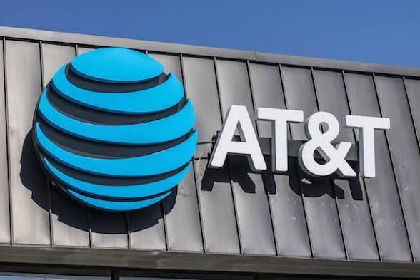 jmatuk's tweet photo. Televisa y Fintech Holdings Inc comprarán en conjunto @ATTMx. La venta será por 2,000 millones de dólares, y esperan que sea aprobada por el regulador a más tardar en el primer trimestre de 2027. Hasta el momento no se ha anunciado si se mantendrán las marcas AT&amp;T e Izzi movil. https://t.co/2ho25EsgFY