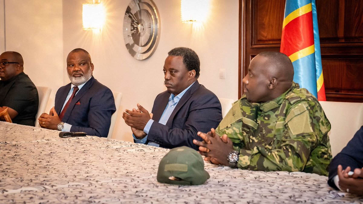 RDC_Times's tweet photo. Inquiétant !
Pourquoi depuis la sortie officielle du Front pour la Refondation de la Nation Mouvement Politico Militaire de Joseph KABILA :
Washington : SILENCE
UE : SILENCE 
ONU : SILENCE 
UA : SILENCE 
France-Belgique: SILENCE
Angola : SILENCE
Burundi: SILENCE
Kinshasa: PANIQUE https://t.co/VUeD2SL4dm